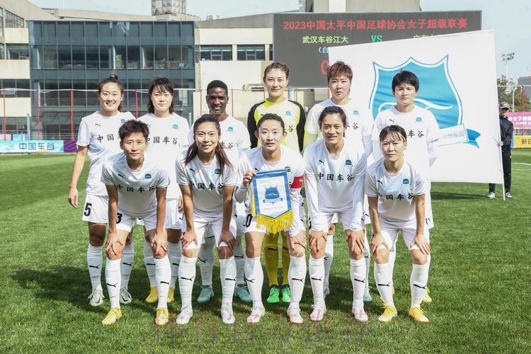 女超联赛新赛季第一阶段战罢 球迷回归为女足“绽放”打气助威